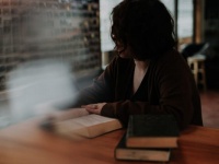 「泣きたいけど泣けない」場面の対処法