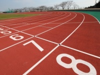 ​オリンピックでも注目の陸上競技！ 短距離走の記録に「追い風」「向い風」って影響するの？