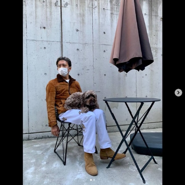 木村拓哉、愛犬と私服姿を公開するも大炎上「今は大人しくするべき」