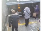 ロシアのとあるおじいちゃんが間違えて車で地下鉄の階段を降りてしまう・・・。