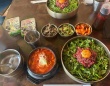 “ミナリ”って何！？韓国料理の人気店「ブルバム」でいただく話題の食材を使った絶品ユッケビビンバ