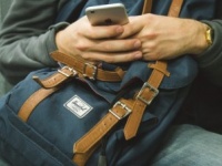 女子がドン引き！　電車や街で見かけた男性のガッカリ行動6選