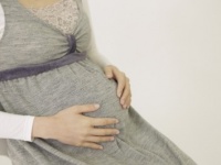 男性の本音！　妻が妊娠中に浮気する可能性は？　「里帰り中は解放された気分に」