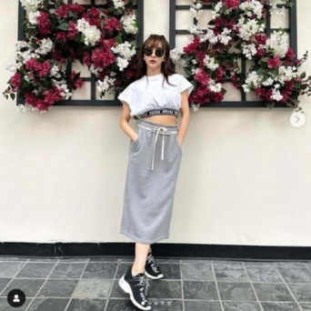 インスタグラム：板野友美(@tomo.i_0703)より