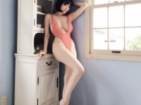 森下悠里、露出度高めのキワどすぎる水着姿がセクシーすぎてファン大興奮！「ハイレグ凄い！」