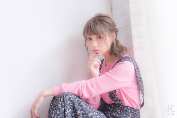 考え込む女性