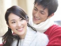 「前からハグ」VS「後ろからハグ」、女性が好きなのはどっち？