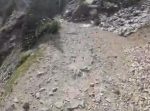 最悪の妄想が現実に…　崖っぷちの悪路をバイクで走っていたらタイヤを滑らせ転落。