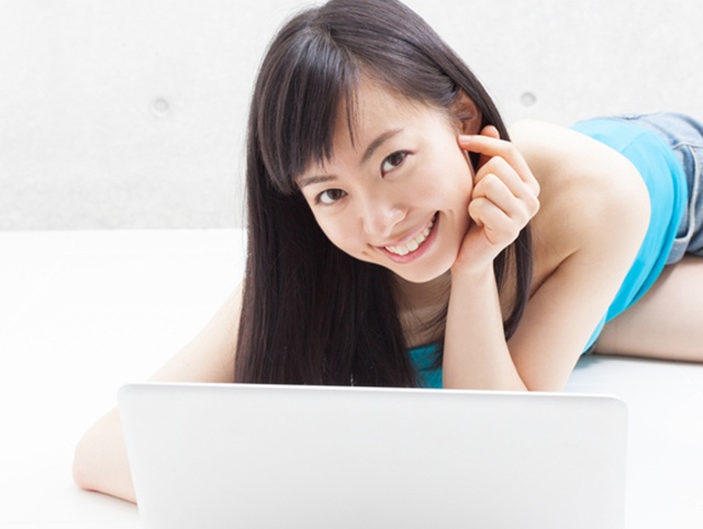 girl with laptop