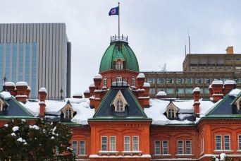 『無断欠勤24日間』＆【その間に窃盗】　高校教諭(52)懲戒免職　児童に「ラブレター」渡した小学校教諭(58)も処分…