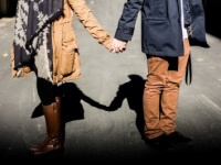 男性が告白がなくても「付き合ってると判断する」こと4つ！「手をつないでデートする」