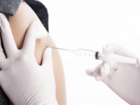 予防接種は大人も有効（shutterstock.com）
