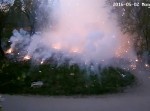 【恐怖映像】粗大ごみが突然爆発！　公園が火の海と化す…