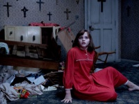 悪霊に取り憑かれる少女ジャネットを演じたマディソン・ウルフ。2002年生まれの注目株だ。