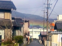 低い虹（写真はツイートより、編集部で一部加工）