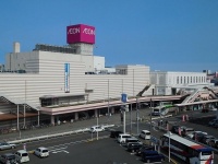 宮交シティ（Sanjoさん撮影、Wikimedia Commons