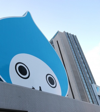 大阪・梅田の人気看板「大ぴちょんくん」内部初公開！　表情をコントロールする“心臓部”も