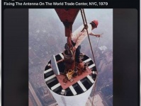 当時は作業も命がけ。1979年に世界貿易センターのアンテナを修理している人物の貴重な写真