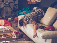 悲報。二日酔いに効果のある治療法はほぼ存在しない。研究に欠陥があったことが判明