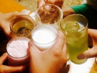 働く女子の本音！　職場の食事会はランチですませたい？　飲み会希望？