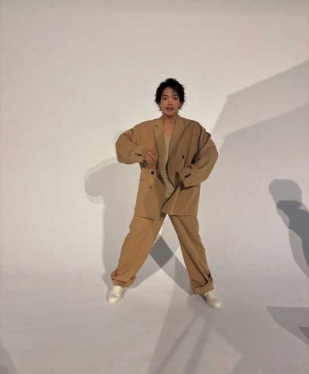 timelesz・原嘉孝、メンバーのと密着自撮りショットにファン大