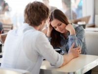 結婚するのやめようかなぁ……。婚約指輪の購入を渋る彼に彼女が思うセキララ本音4つ！
