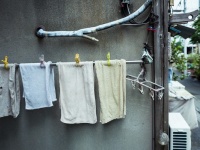 バスタオルは1回使ったら洗濯する？ なんと男子大学生の◯割が「洗わず使いまわす」と回答！