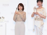 石田ゆり子、ミッツ・マングローブ⒞『エリクシール　温感メイク落とし』新CM発表会