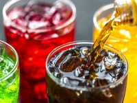 糖分の量に応じてソフトドリンクに税金をかければ、肥満防止と経済効果の一石二鳥になる（米研究）