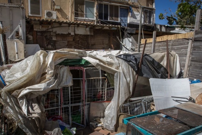 少年を14年間監禁