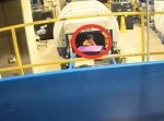 職員達も仰天！　空港のベルトコンベアに子供が流されてしまい…？