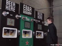絶妙な注ぎ加減。イギリスで自動ビールサーバーの普及が進み、バーテンダーに失業の危機
