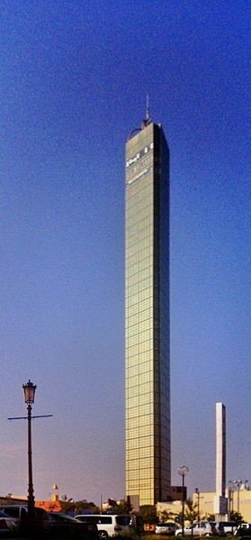 ゴールドタワー（Wikipedia commonsより、Toto-tarouさん撮影）