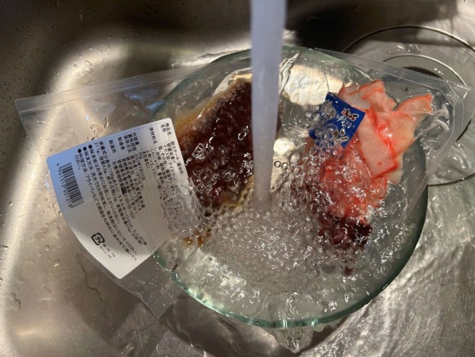 ベーコンと一緒に流水で5分解凍