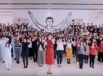 表情筋を鍛えよう！　綾瀬はるかと踊るグリコのCM『スキパニスマイル』篇