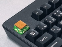 仕事からエスケープするにはコタツをポン！　暖を取れそうな「改造キーボード」に9.7万いいねの大反響