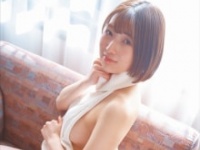 ⒞『NMB48安部若菜 ファースト写真集　愛される予感』（徳間書店）／ 写真：岡本武志