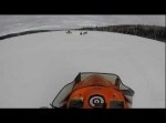 雪上で起こった緊急事態！　高速で走っていたスノーモービルが…