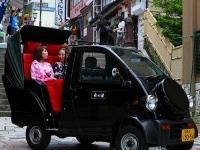 伊香保のエンジン付き人力車（「いかほ秀水園」ウェブサイトより）
