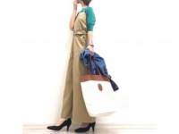 今っぽくキマるチノサロペットは、女友だちからの支持率大　＃東京365日コーデ