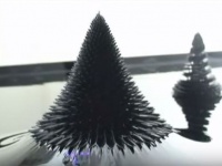【動画】この液体、何なの、磁石なの!?人間が発見したスゴイ物質4選