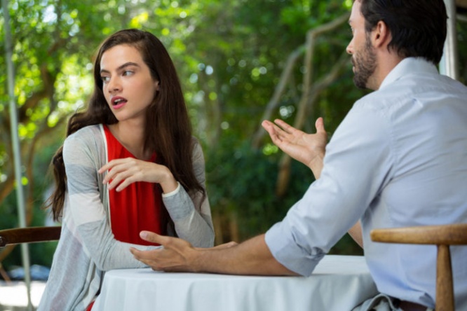 自分の話をする男性は「自分の話をしない人よりつきあいやすい！」