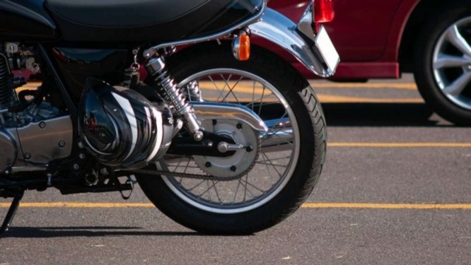 バイクと車を交換し...（画像はイメージ）