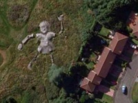 巨大な“逆”五芒星や不気味なガリバー像など、グーグルアースで見つけた驚くべき10の発見