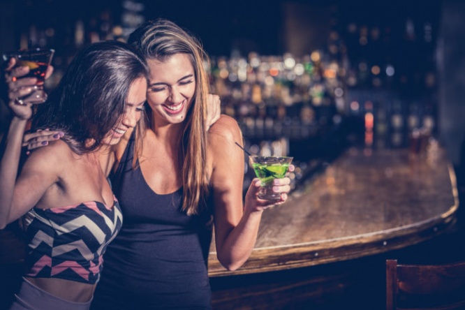 女性もお酒を飲んだらセックスしたくなっちゃう？ 飲酒とセックスの関係性