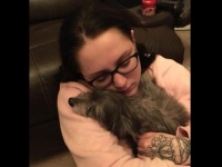 子供の頃飼っていた愛犬と泣く泣く別れた女性。7年後に引き取った老犬が同じ犬だったことの奇跡（アメリカ）