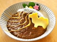 「鳥取大砂丘カレー」写真提供／サンドヒルズ商事