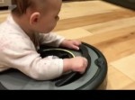 「ルンバ」に乗って移動する赤ちゃんの動画が「カワイイ！」と話題に^ ^
