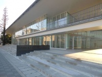 佐賀大学美術館（Pekachuさん撮影、Wikimedia Commons
