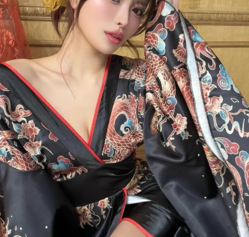 CYBERJAPAN・MIYABIの妖艶な花魁姿にファン熱狂！大きく開いた胸元と